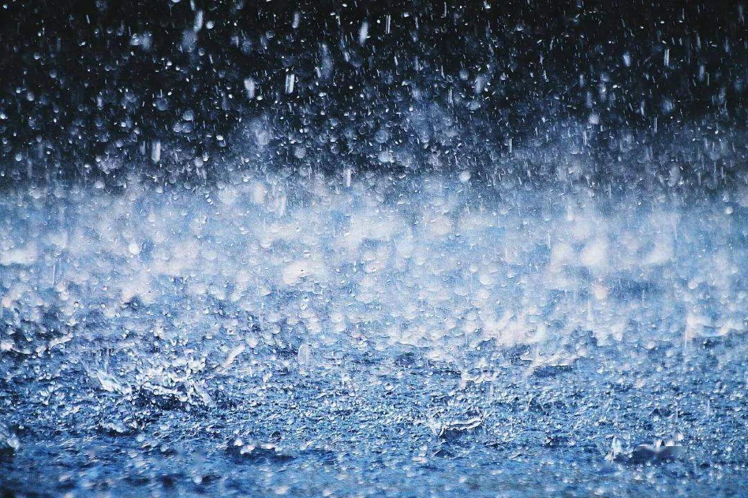 雷雨后400人进急诊怎么办雷雨后紧急应对，医院急诊科应对大量患者涌入的处理策略