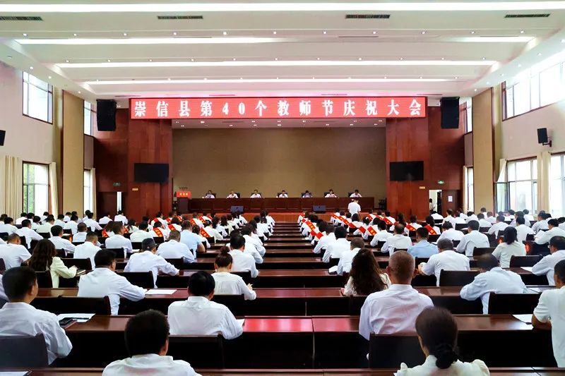 师者如光朗诵稿师者如光，朗诵的魅力与艺术的展现